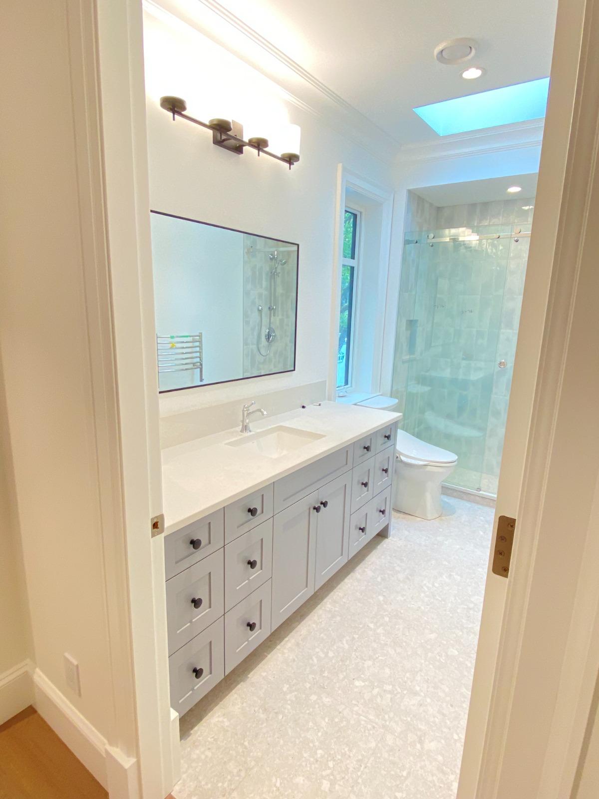 B-10 Single Sink Toe Kick 4" - Centered Sink With 1 Top Dummi, 2 Doors + 3 Drawers (Left) + 3 Drawers (Right)